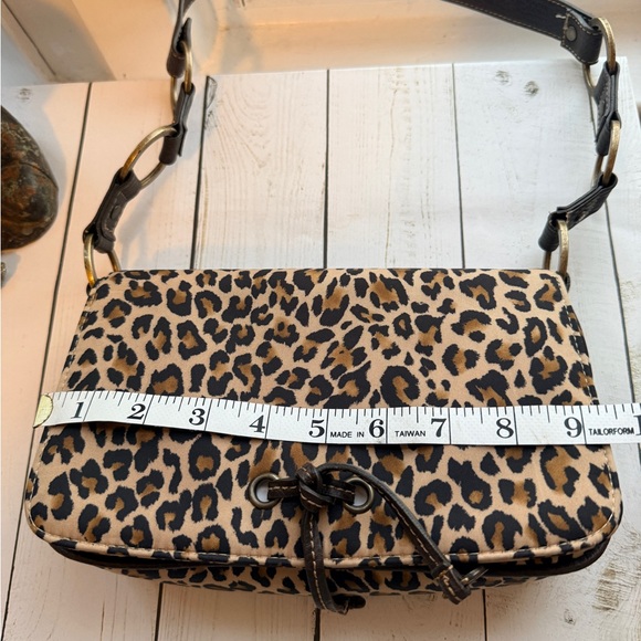 Guess | Vintage Y2K Leopard Print Shoulder Bag - Picture 11 of 16